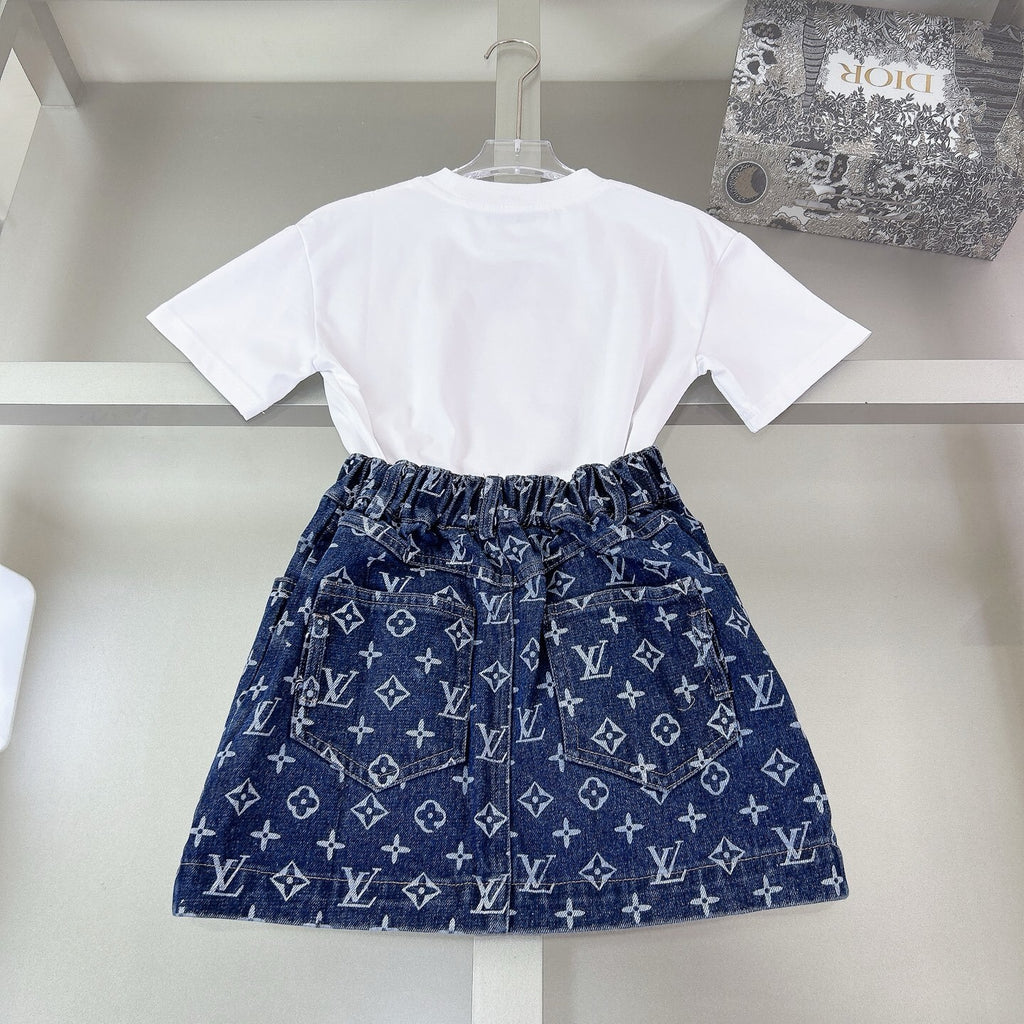 T-shirt and skirt set